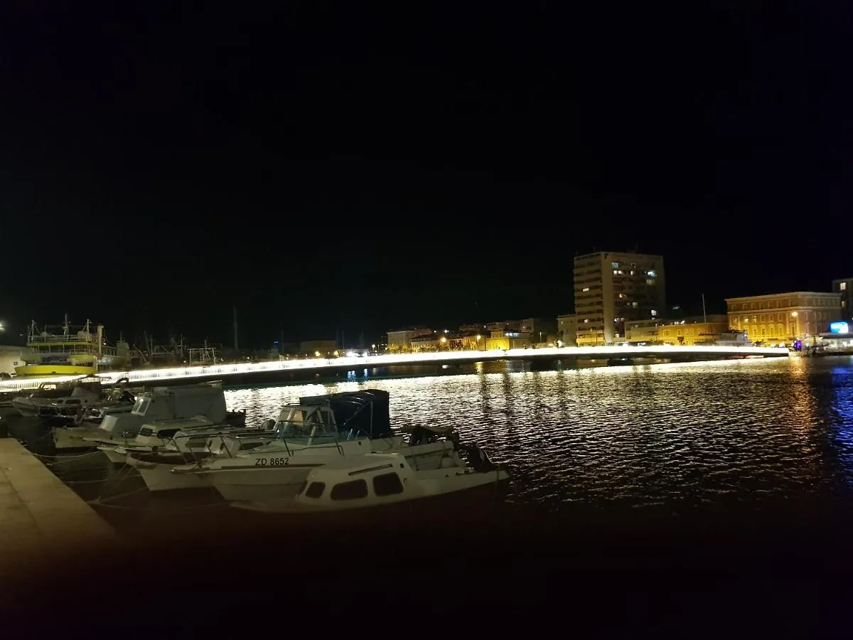 Apartment Leonardo Vrsi Croatia