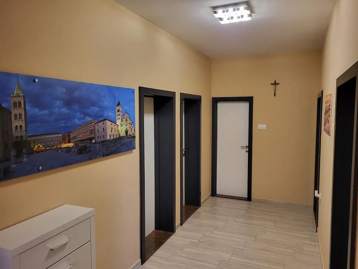Apartment Leonardo Vrsi Croatia