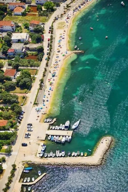 Apartment Leonardo Vrsi 0*,  Croatia