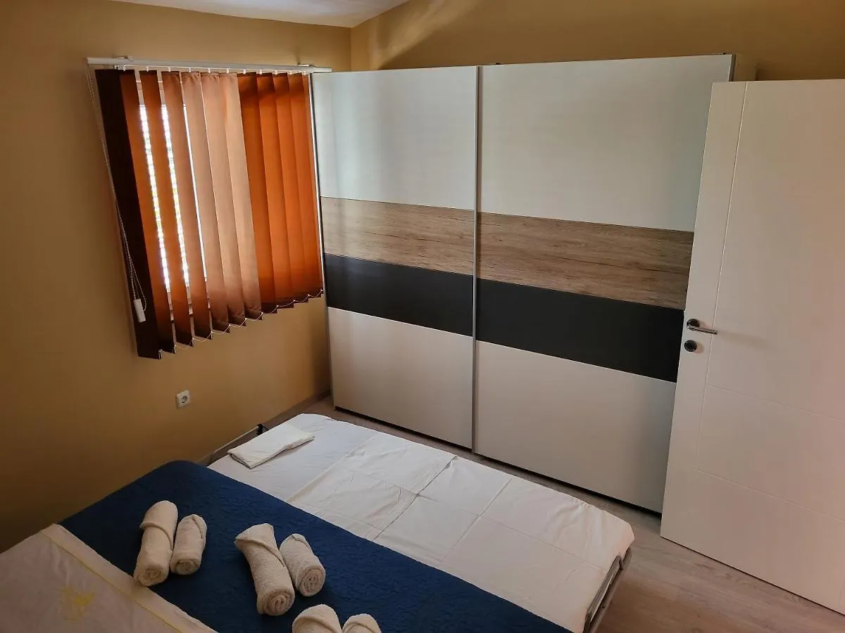 Apartment Leonardo Vrsi 0*,