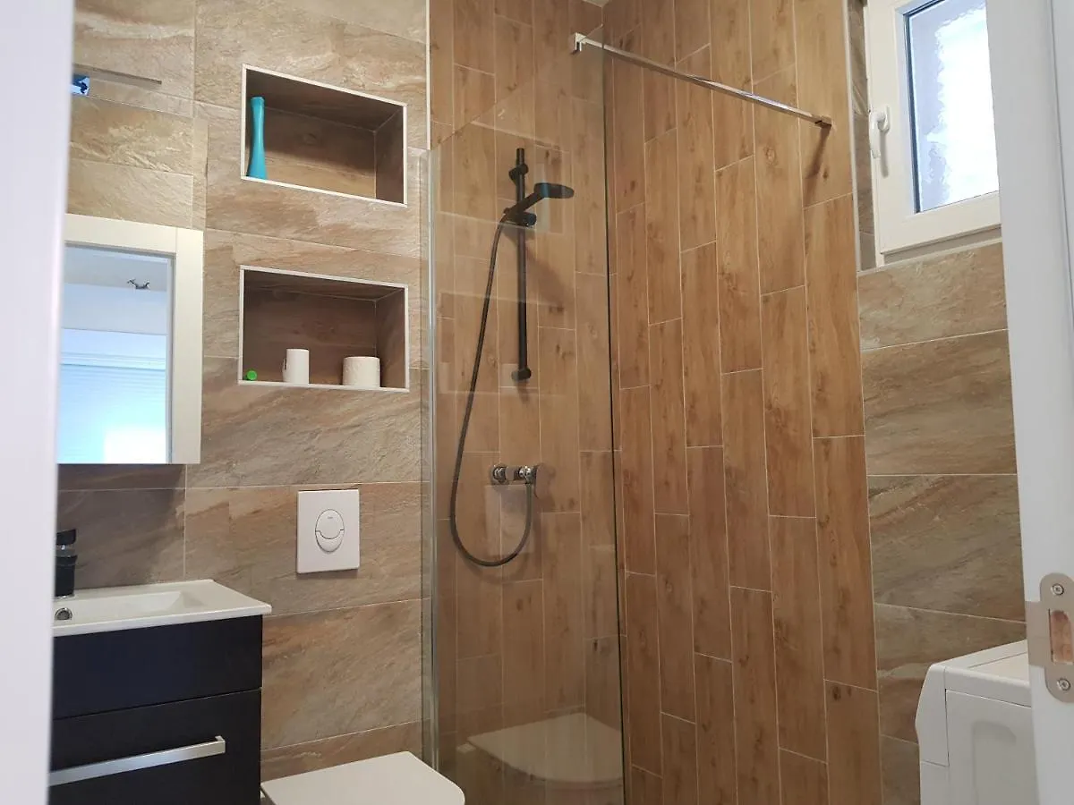 Apartment Leonardo Vrsi 0*,  Croatia
