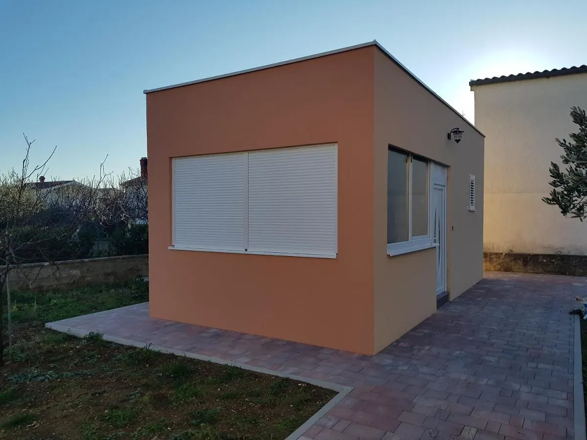 Apartment Leonardo Vrsi 0*,  Croatia