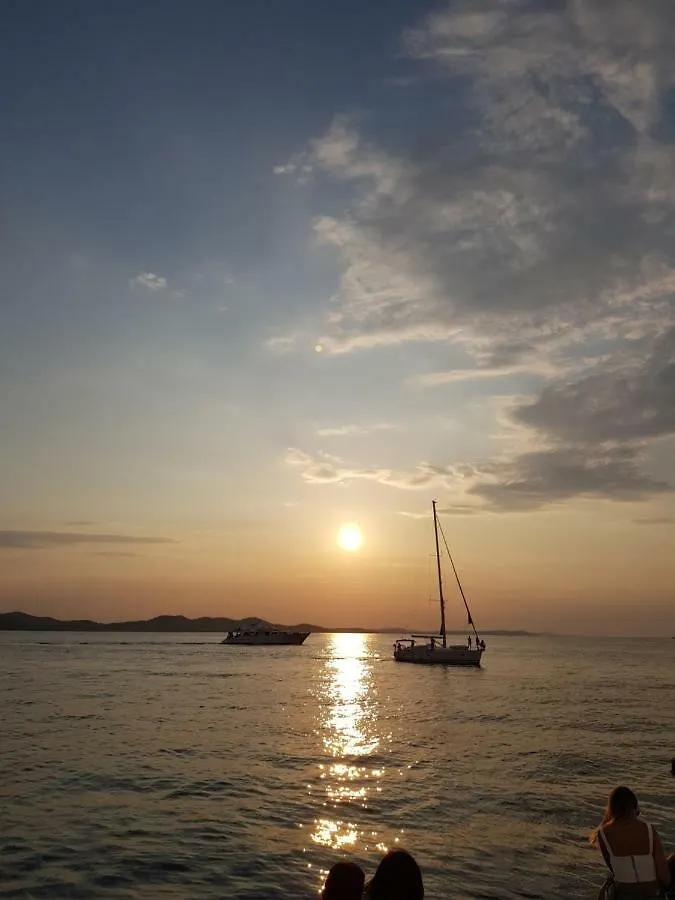 Apartment Leonardo Vrsi Croatia