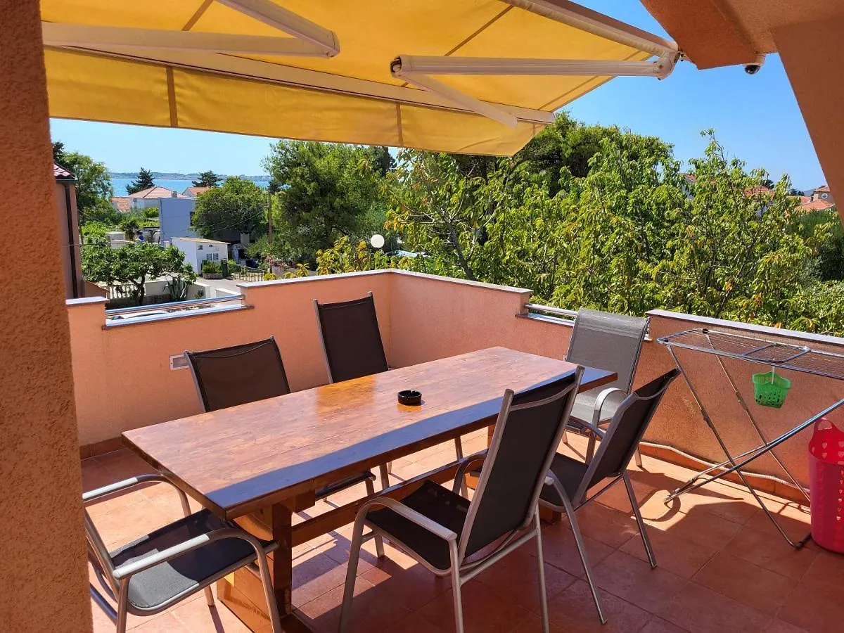 Apartment Leonardo Vrsi