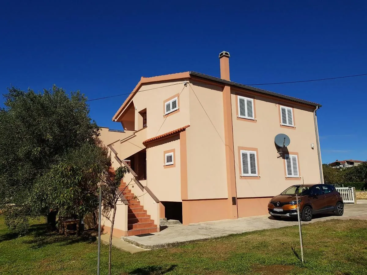 Apartment Leonardo Vrsi
