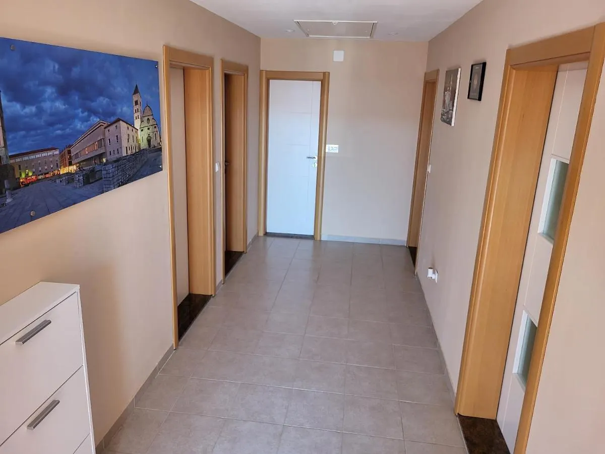 Apartment Leonardo Vrsi Croatia