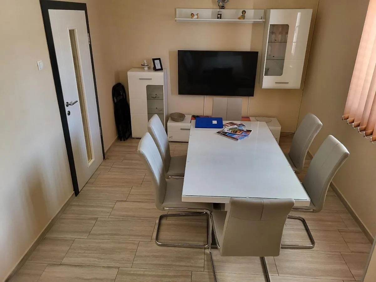 Apartment Leonardo Vrsi