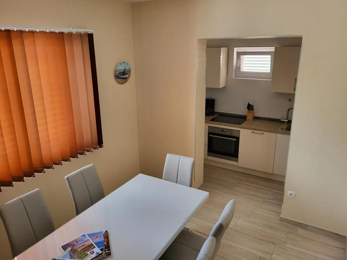 Apartment Leonardo Vrsi