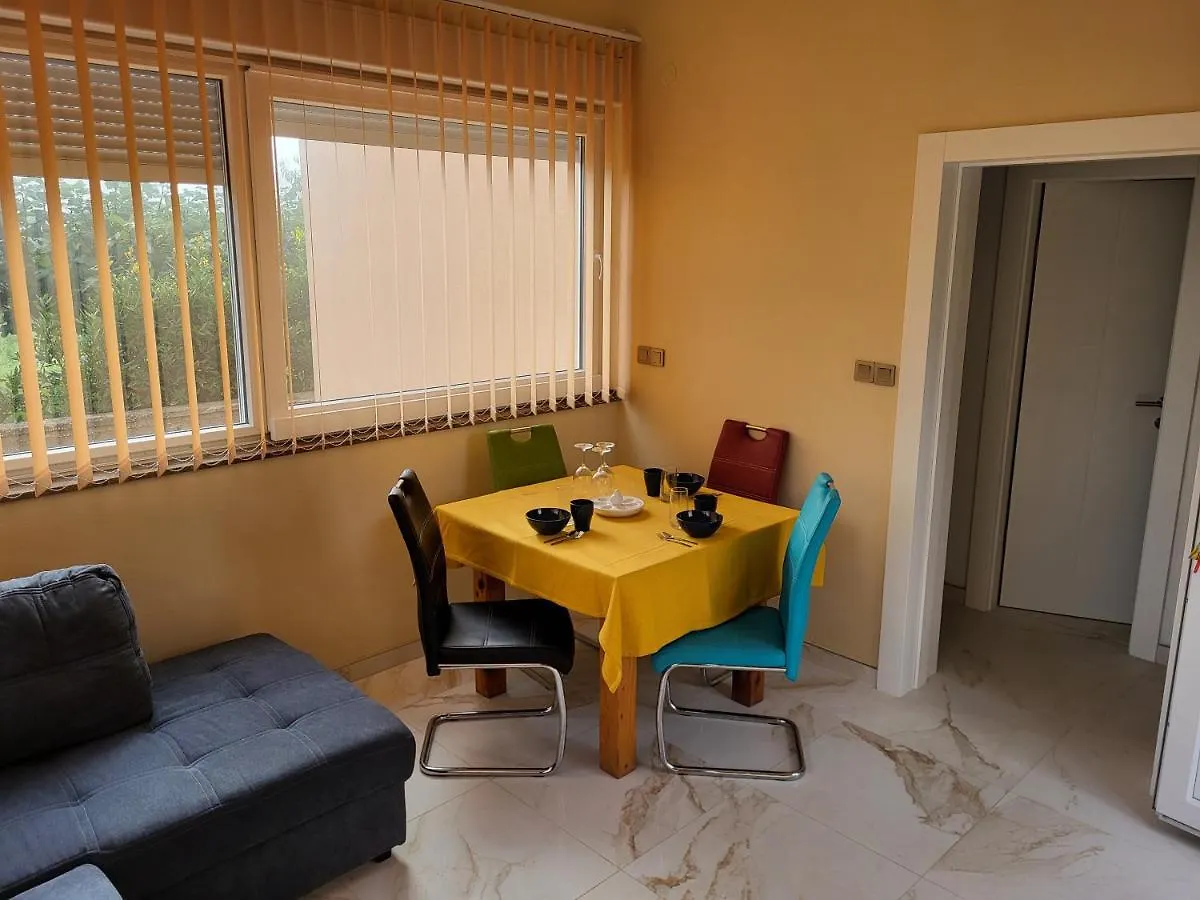 Apartment Leonardo Vrsi