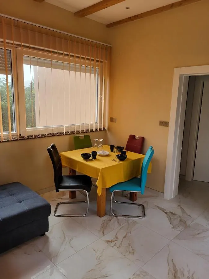 Apartment Leonardo Vrsi